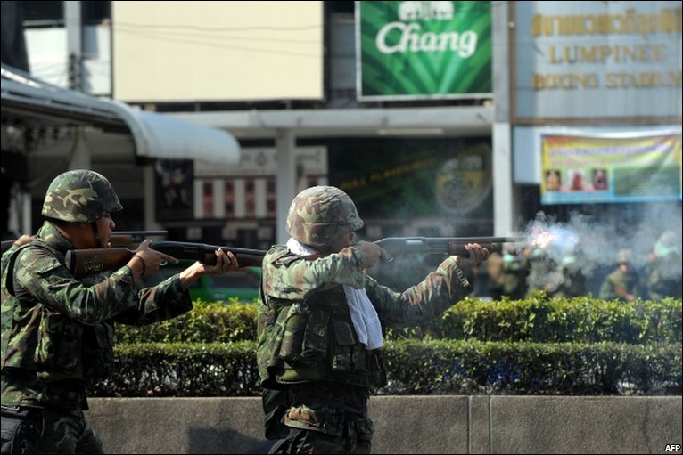 Troops open fire in Bangkok on 14 May 2010