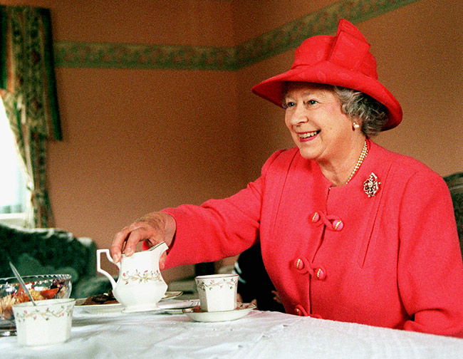 the-queen-tea-1999-z.jpg