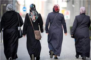 muslimische-frauen-in-berlin-kreuzberg-knapp-....jpg