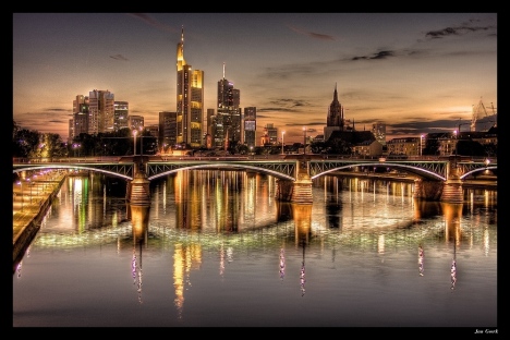 platz_40___frankfurt_-_golden_city_-....jpg