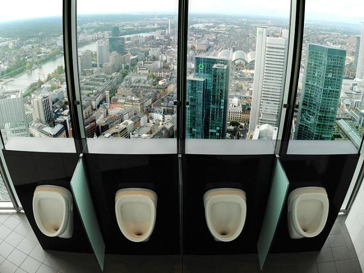 unternehmen-blick-von-der-herrentoilette-im-49.jpg