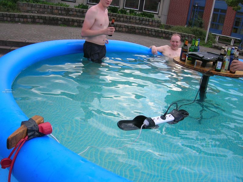 redneck-pool-electric-grill.jpg