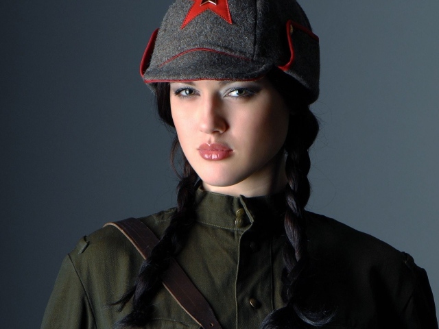 girls_girl_in_a_cap-budyonovka_102170_29.jpg