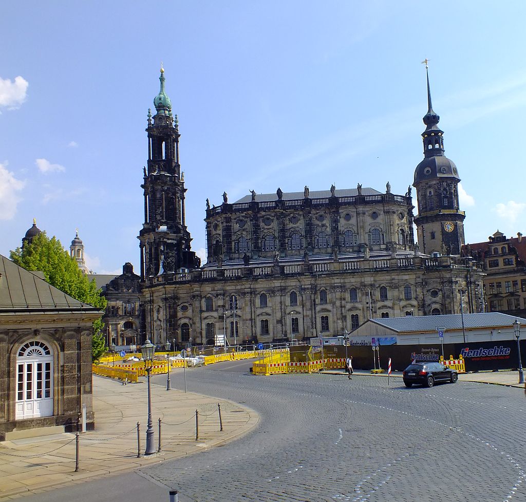 hofkirche02.jpg