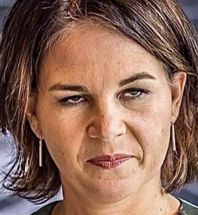 baerbockseyes.jpg