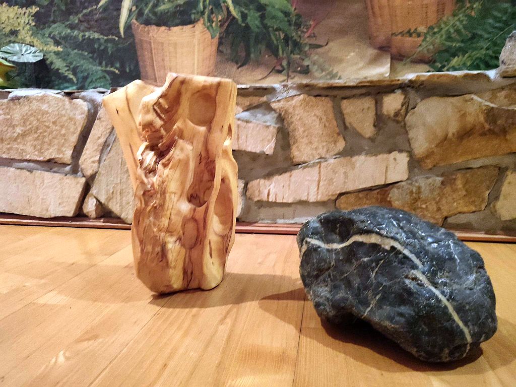 holz_und_stein_klein.jpg