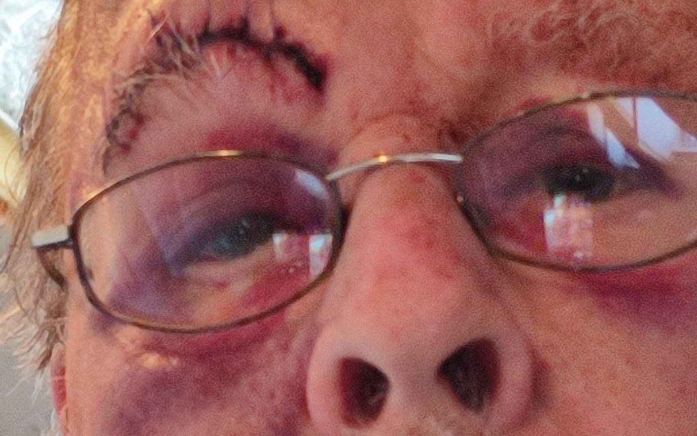 auge_blau_klein.jpg