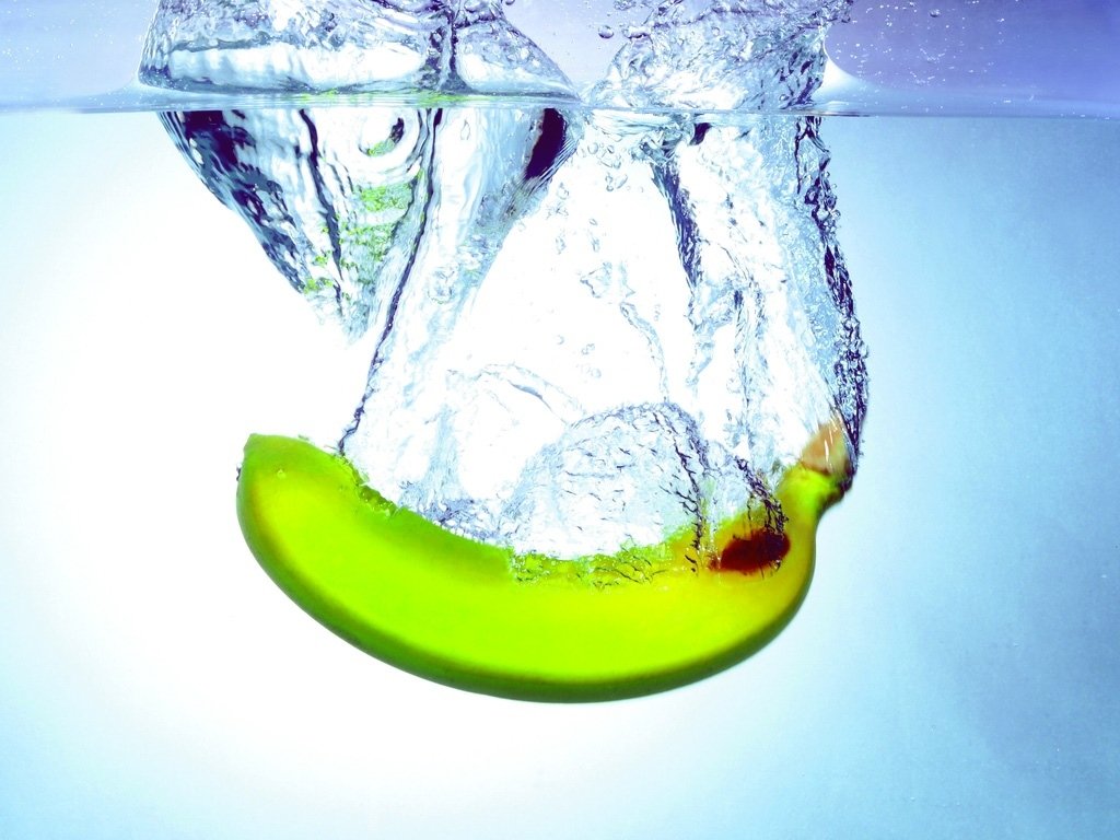 banana_in_water_9082_1024_768.jpg