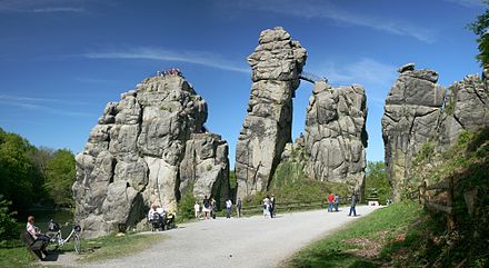 440px-externsteine_pano.jpg